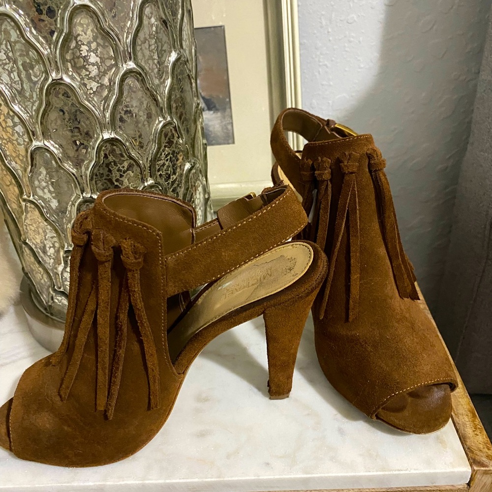 Beautiful Brown suede shoes Michael Kors Sz 6